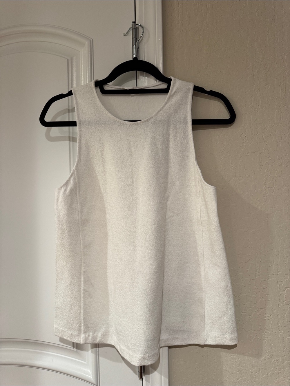 Club Monaco Cream Textured Sleeveless Tank Top